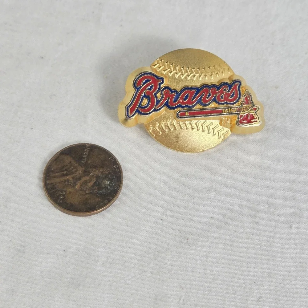 Vtg Atlanta Braves 2001 Spring‎ Training Baseball Pin Tomahawk Pro Specialties